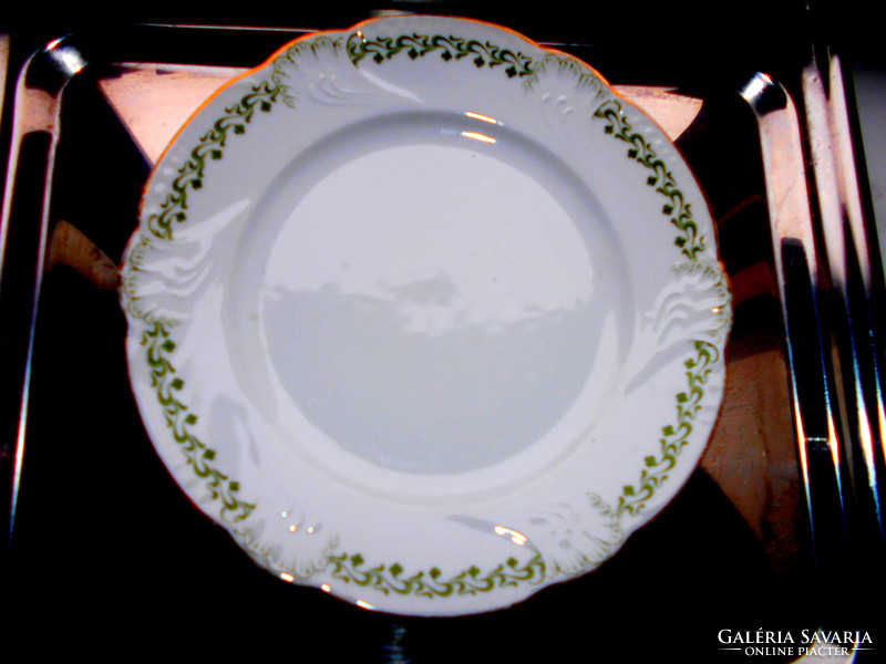 Plate with a beautiful plastic pattern on the rim from the beginning of the 1900s marked Láng Mihály