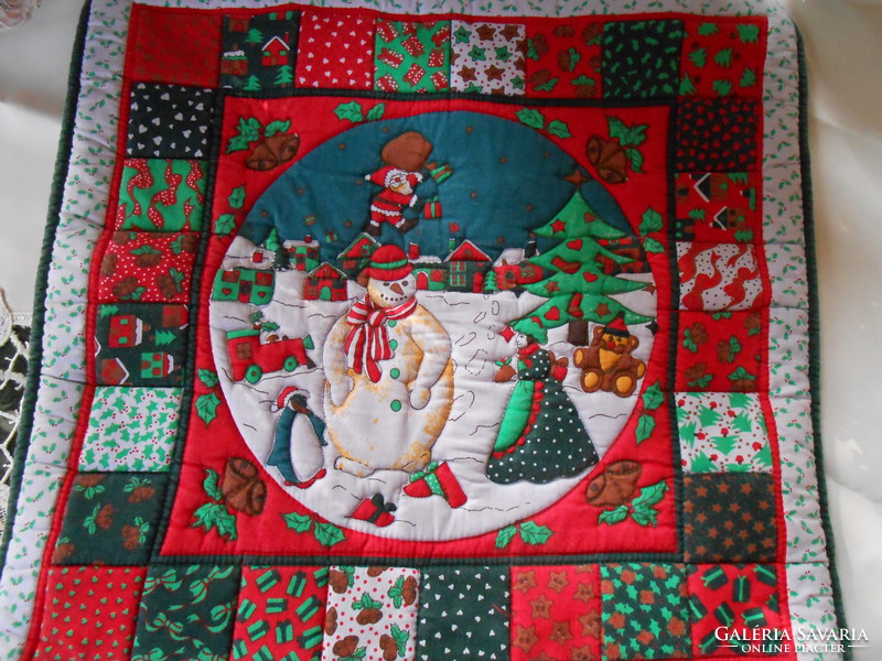 Quilted festive cushion cover.