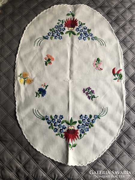 Hand embroidered tablecloth with oval matyo pattern 51 x 75 cm