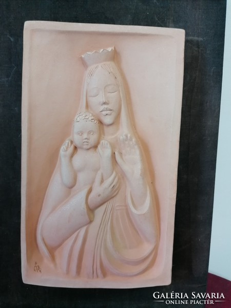 Virgin mother with her baby marked on the wall pottery, relic