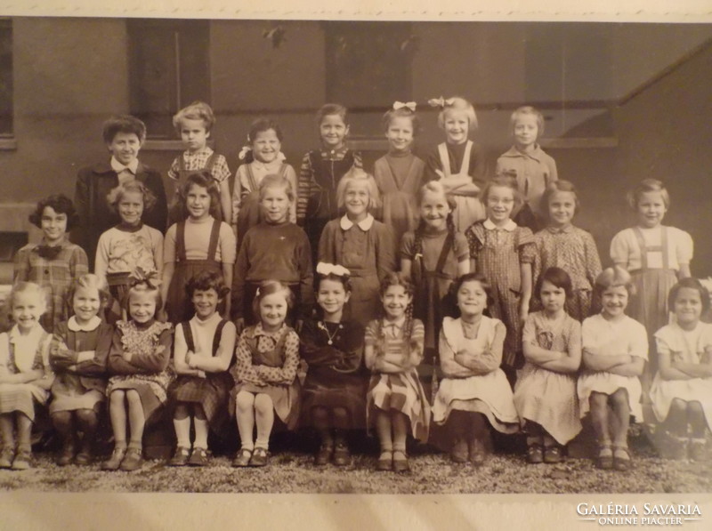 Photo - picture - 1953 - 54 - austrian - little girl class - 17 x 11 cm - glazed frame 28.5 x 22.5 cm