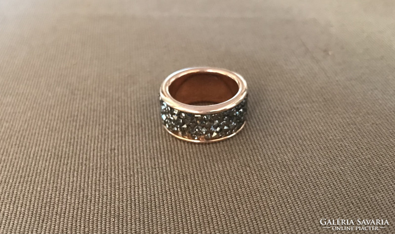 Gold-plated, glittering ring