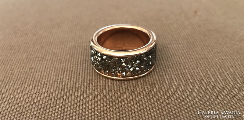 Aranyozott, csillogós gyűrű