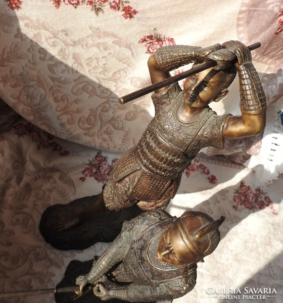 Japán bo-jutsu botvívó harcosok  - bronz szobor pár