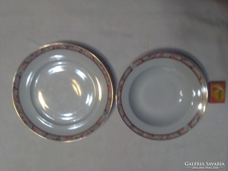 Lowland porcelain deep and flat plate set