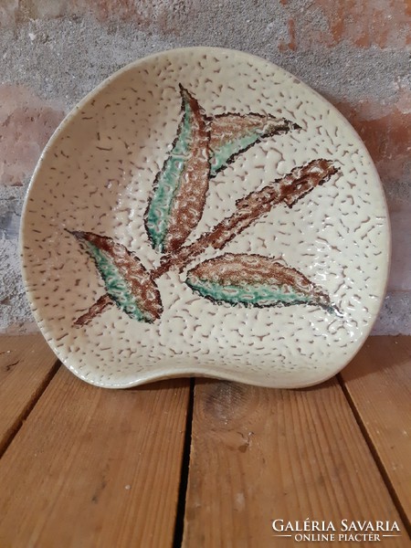 Offering cracked glazed pottery