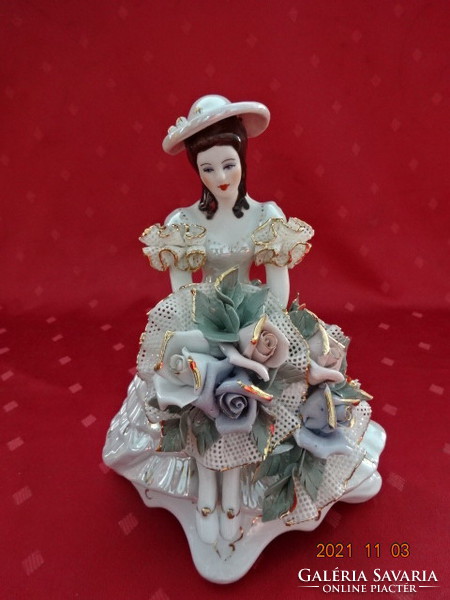 Alba Julia porcelain figurine, hand-painted, lady with a bouquet of roses, height 18.5 cm. He has!