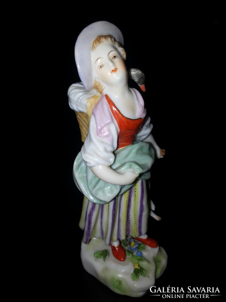 Ludwigsburgi porcelán figura - parasztlány