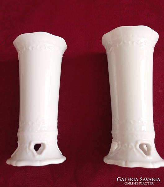 2 db fehér porcelán váza, 14 cm magas