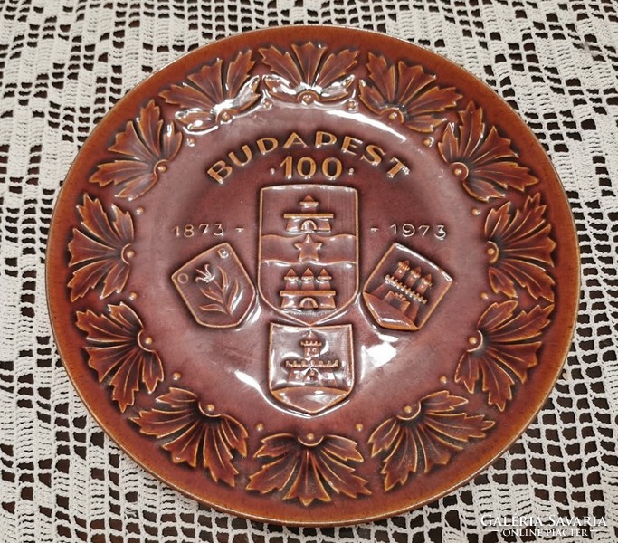Retro iparművészeti tányér, falitányér, Budapest 100 1873-1973, ötágú csillaggal, jubileumi emlék