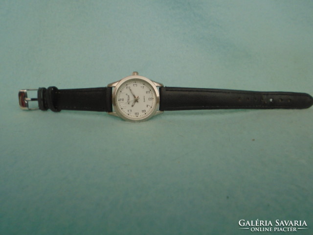 The larger Japanese women’s watch with a clearly visible dial was only tried 3.3 x 2.7 cm