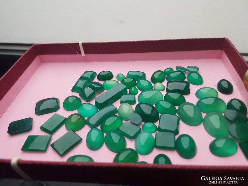 Green onyx cabochons 5-7 ct