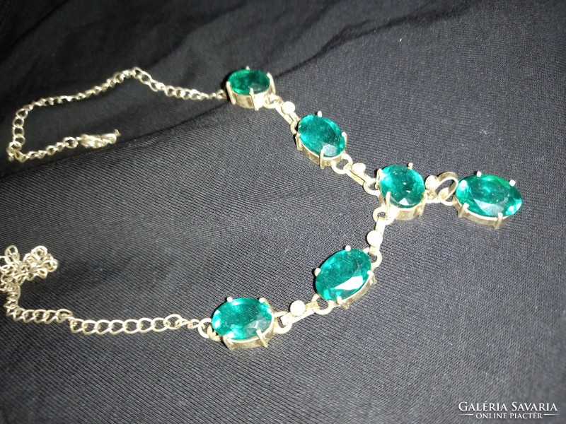 Silver necklace with topaz is a real specialty!