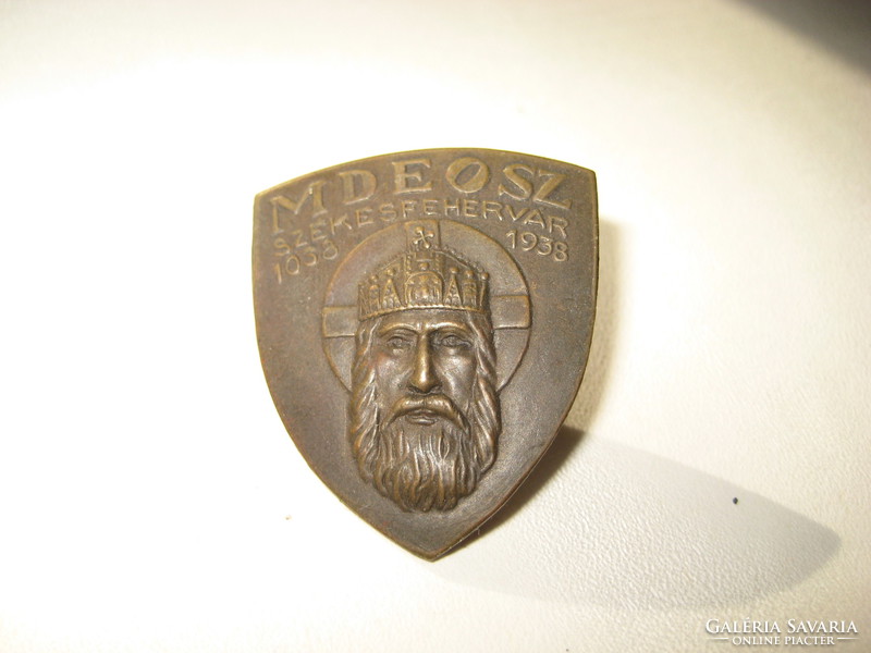 Mdeosz Székesfehérvár 1038-1938, 31 x 35 mm badge, made of brass