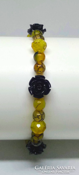 Yellow dragon vein agate bracelet with carved rose pendant