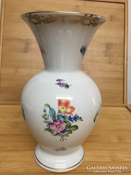 Herend vase with a very beautiful floral pattern