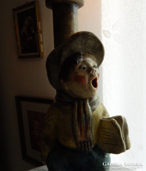 Káldor Aurél keramikus : újságárus fiú szobor - lámpa