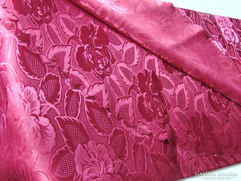 Burgundi vörös selyemdamaszt asztalterítő 155 x 260 cm ovális