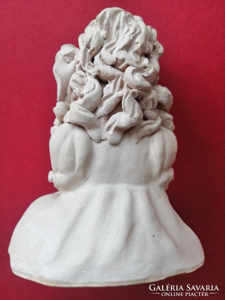 Bod Eve ceramic statue