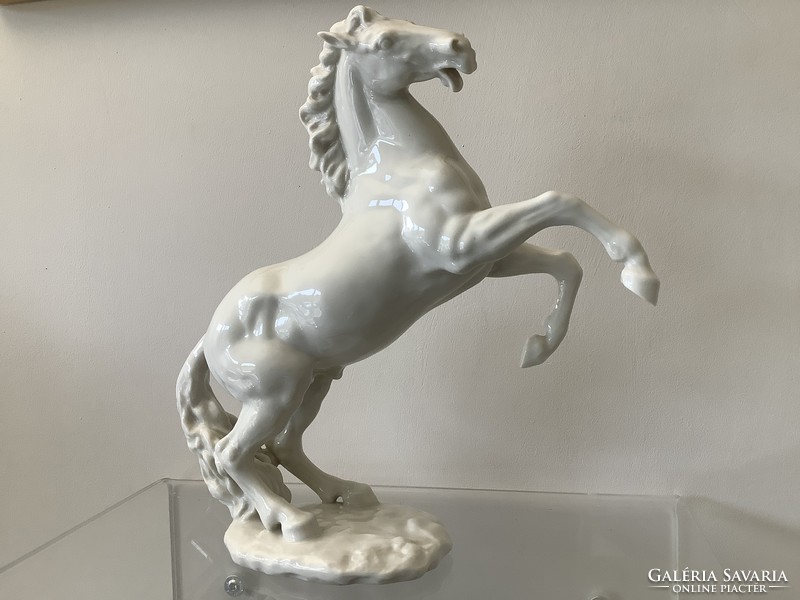 Exclusive klasszikus porcelán ló, Gunther Granget szobrásztól lakberendezőknek, ferrari kedvelőknek