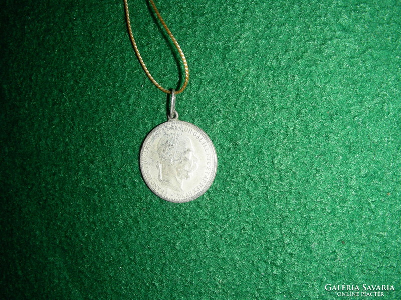 1 Crown 1901 pendant