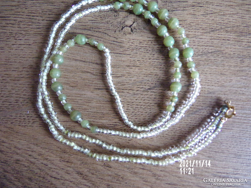 Apple green and translucent glass necklace