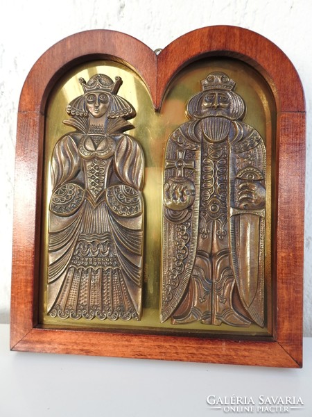 Tamás Bódás: gallery relief - royal couple - in a wooden frame on a bronze copper background