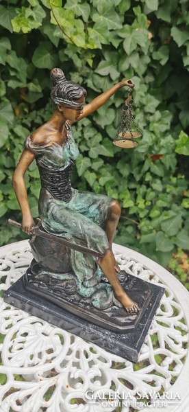 Justitia, az igazság Istennője -  bronz szobor