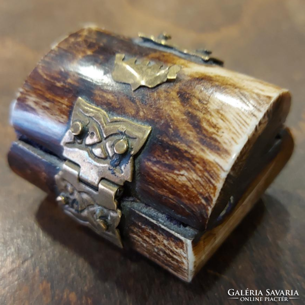 Antique-looking mini jewelry box