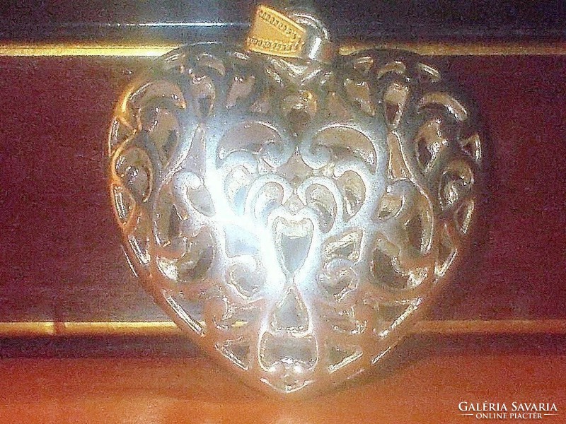 Openwork lacy 3D vintage heart with white gold gold filled pendant