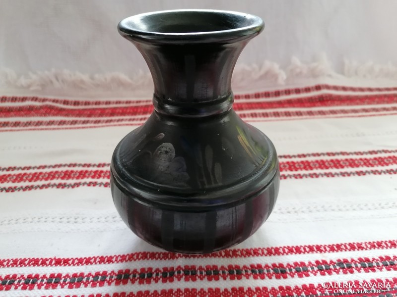 Reed black vases