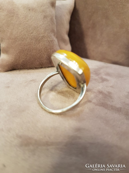 Silver ring with honey amber decoration
