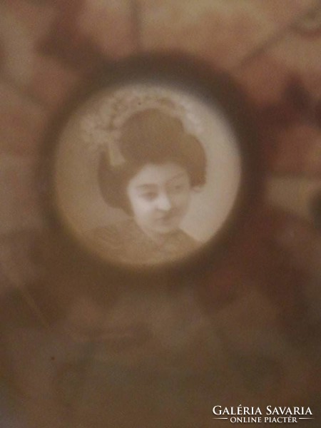 Antique Special Empress is self-portrait, many pieces that are only visible in light