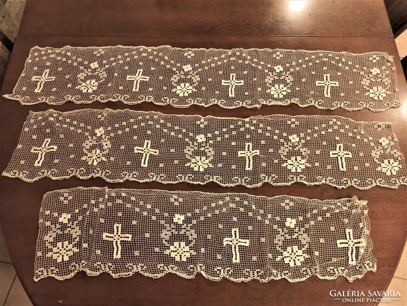 Religious symbolic shelf lace set