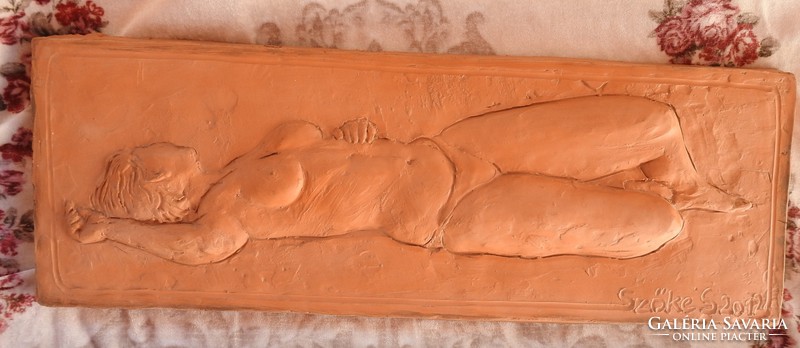 Szőke Sándor - fekvő akt - terrakotta falikép