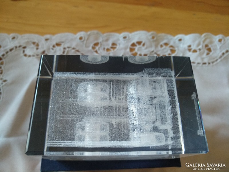 Working machine, laser engraved glass sculpture, recommend!