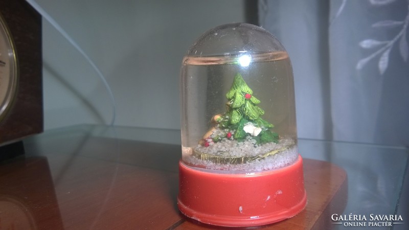 Havazó gömb fenyővel, mackóval-karácsonyi dísz