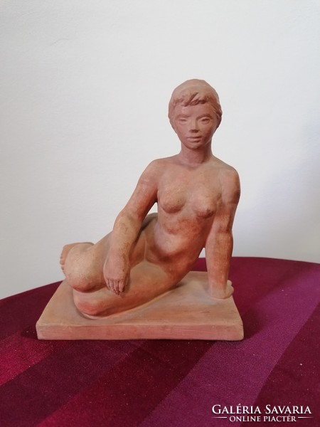 Józsa Bálint Női akt szobor