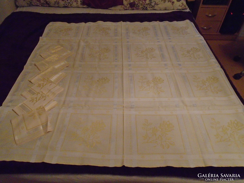 Beautiful old, festive silk damask tablecloth with 6 napkins