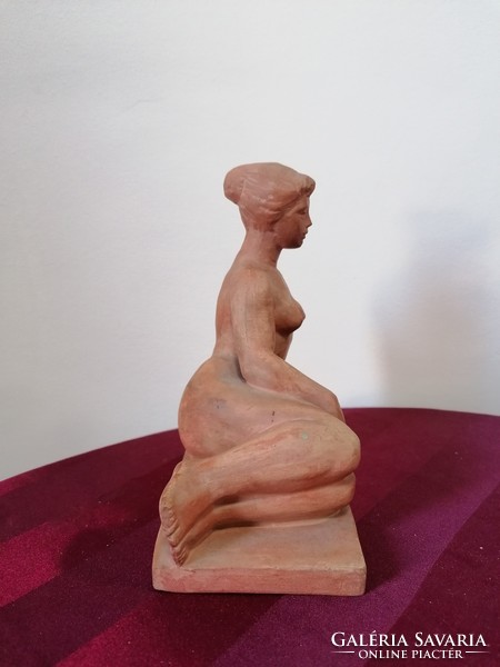 Bálint Józsa female nude statue