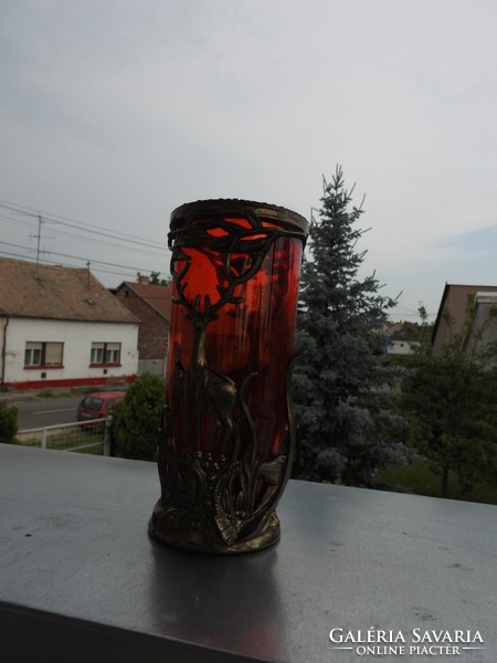 Antik vérpiros üvegbetétes fém szecis szarvasos dekoros váza