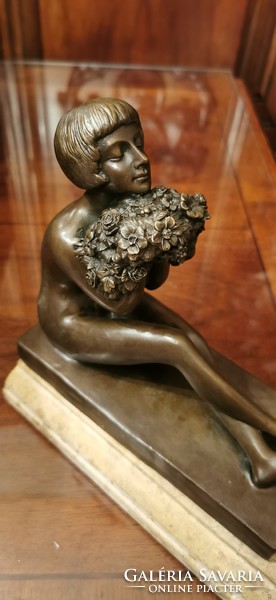 Női akt, virágcsokorral - bronz szobor műalkotás