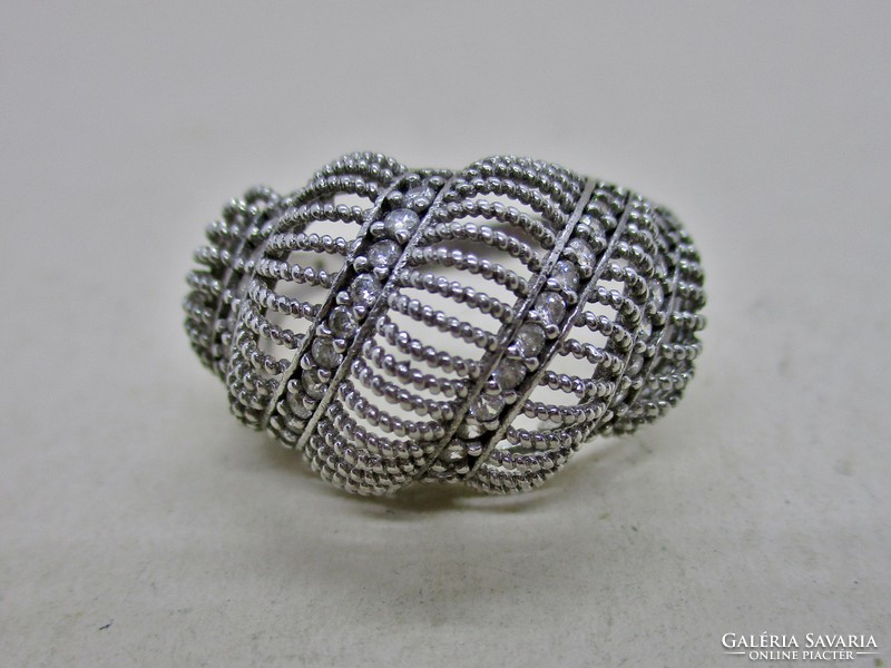 Egyedi szép csipkeszerű ezüst gyűrű hófehér církóniákkal