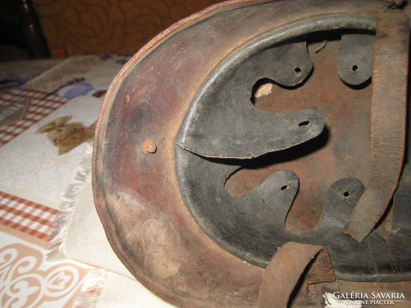 Fireman's leather helmet, kobak from the mid-1800s 26 x 16 cm