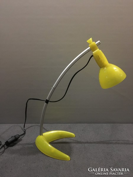 Ikeás plastic table lamp in fashionable colors!