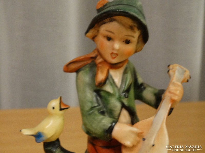 Friedel Bavaria figura: Kisfiú mandolinnal és kismadárral, 15 cm magas!