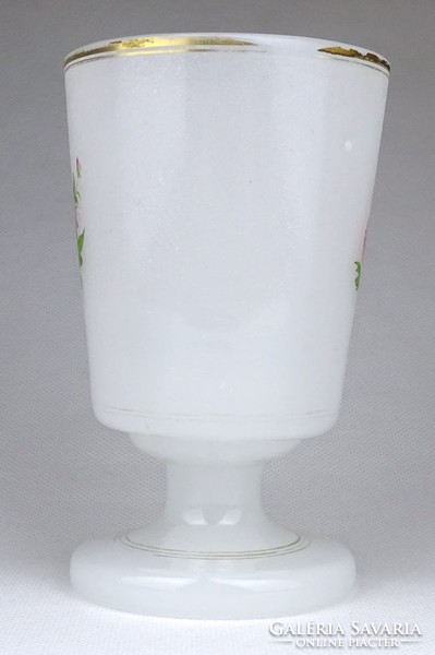 1G875 Antik virágmintás tejfehér Biedermeier talpas pohár 12.5 cm
