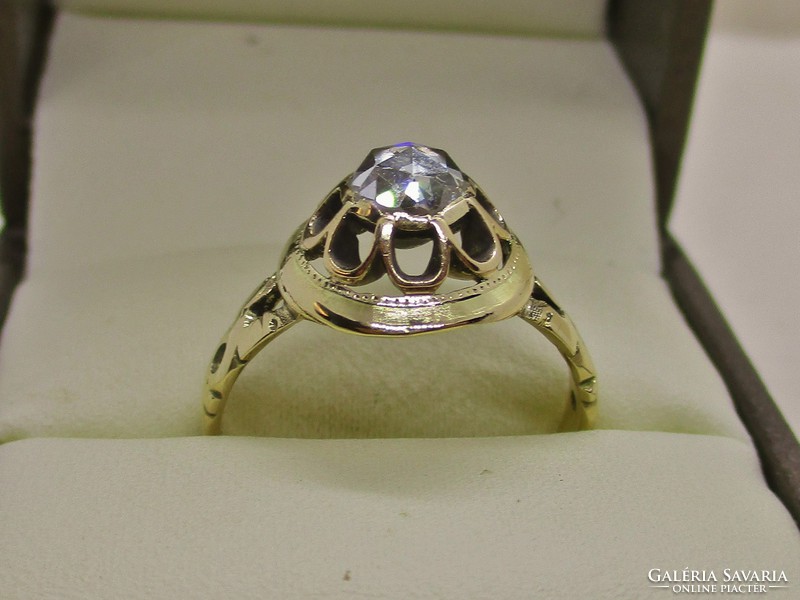 Ritka antik aranygyűrű  1db 0,6ct-os  gyémánt kővel