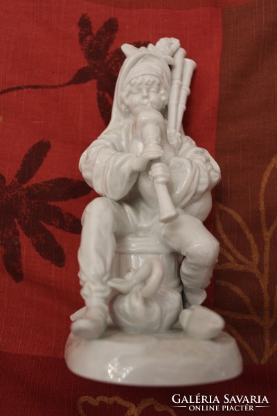 Neapolitan - unpainted porcelain figurine of Capodimonte