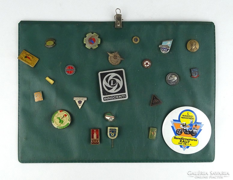 1G726 collection of old badges 22 pieces